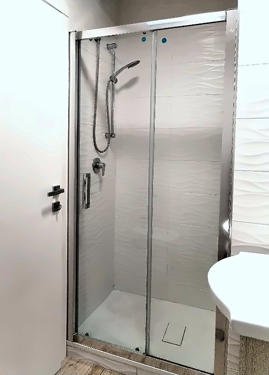 Box doccia con porte scorrevoli in vetro